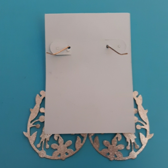 ROSE GOLD TONE FLORAL TEARDROP EARRINGS - Picture 5 of 6